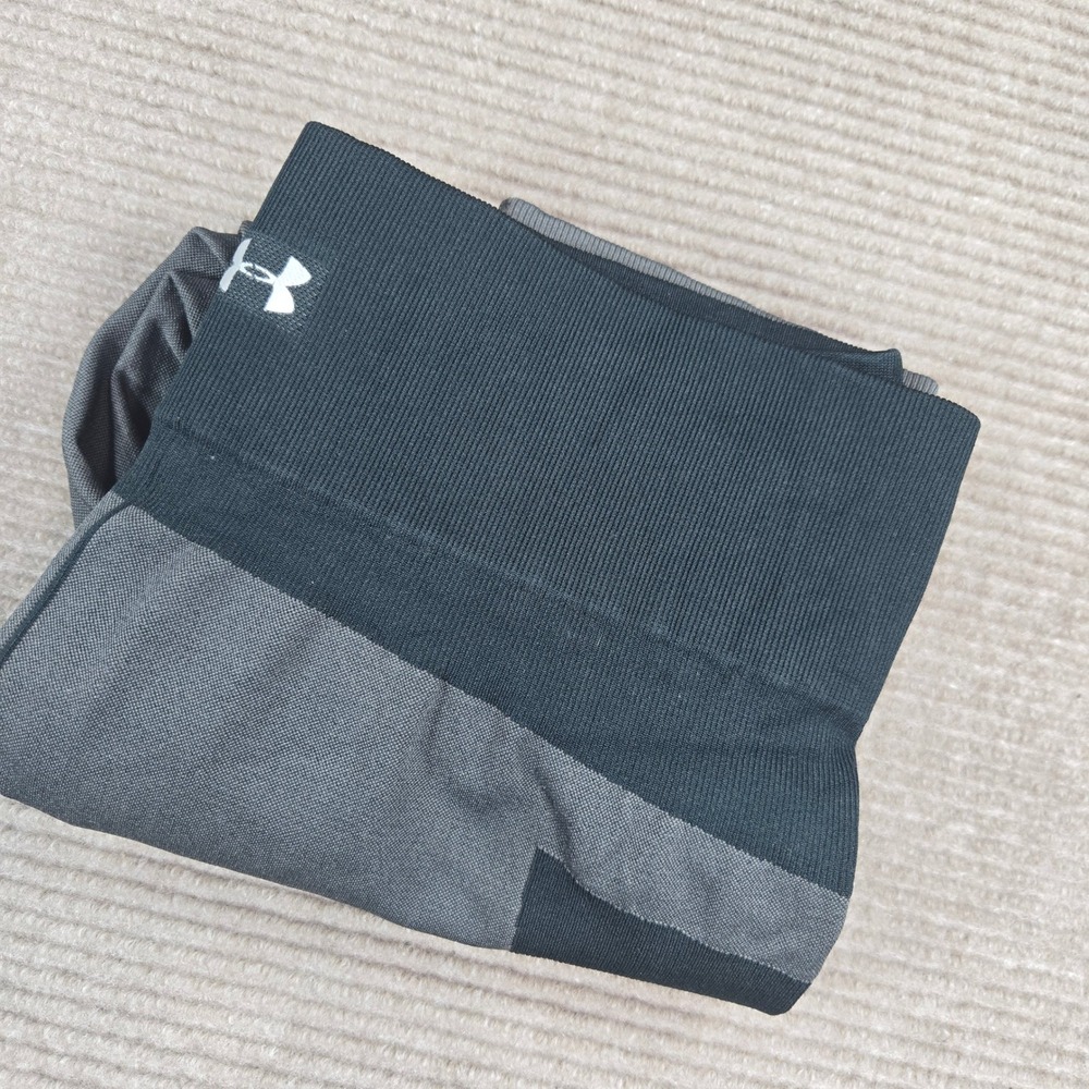 Under Armour Womens Large Black Gray HeatGear Compression Capri Leggings 1318046